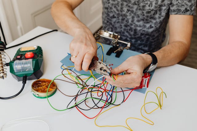 electrician in constructii